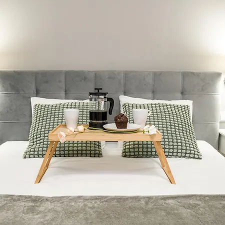 Apartamento Old Town - 63m2, Riverside View - By Rentujemy